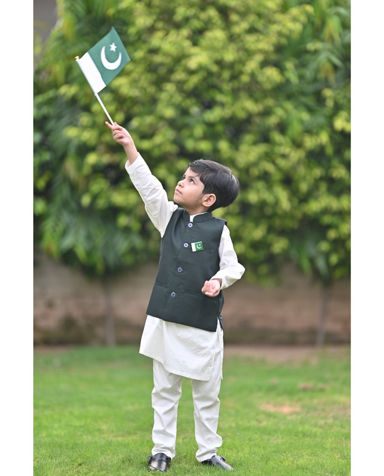 WHITE KURTA TROUSER & DARK GREEN WAISTCOAT