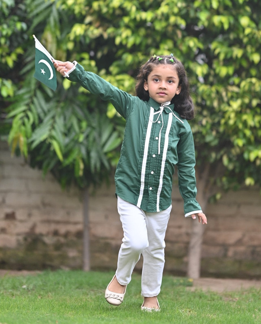 GREEN & WHITE PLEATED SHIRT WITH WHITE RIBBON