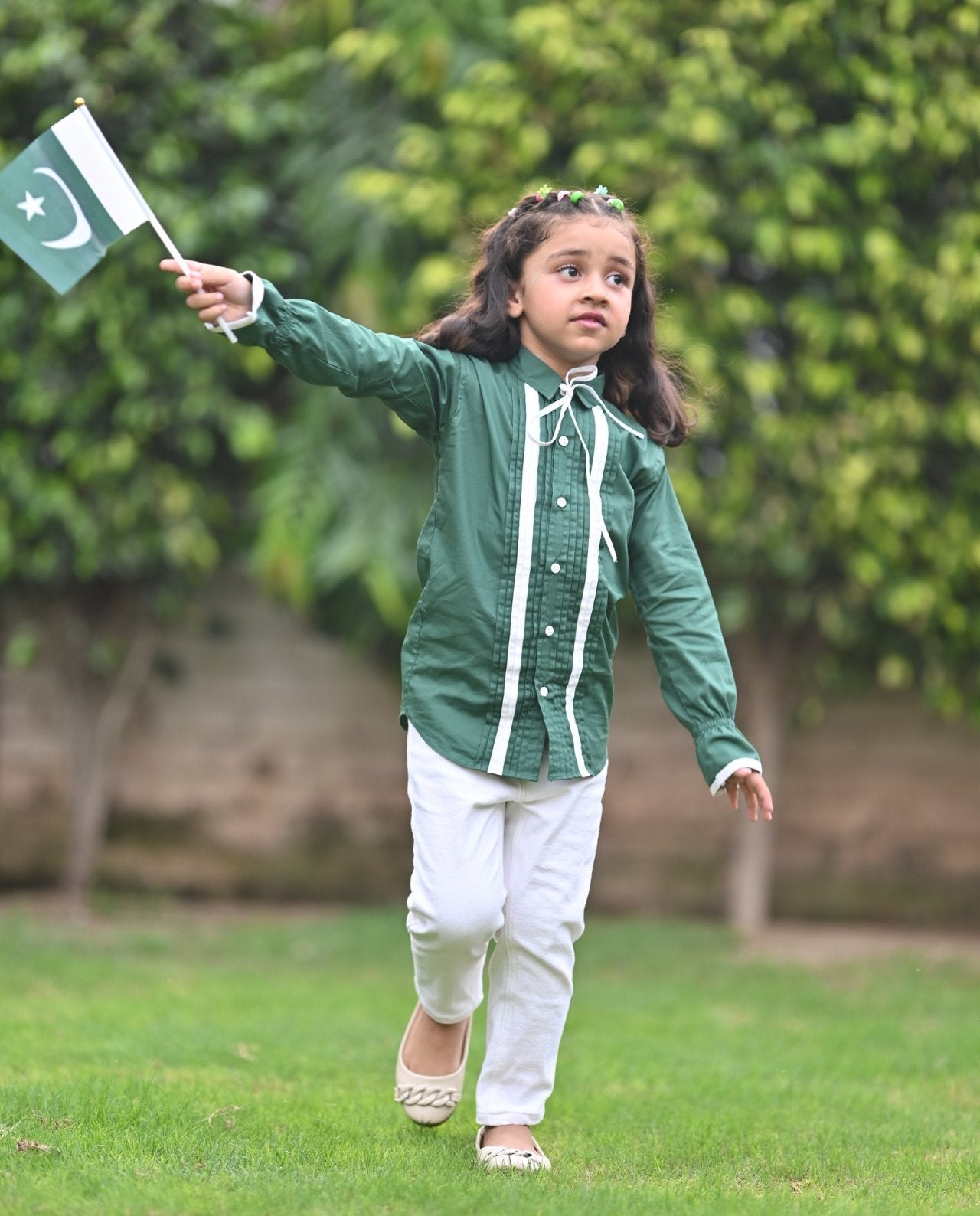GREEN & WHITE PLEATED SHIRT WITH WHITE RIBBON