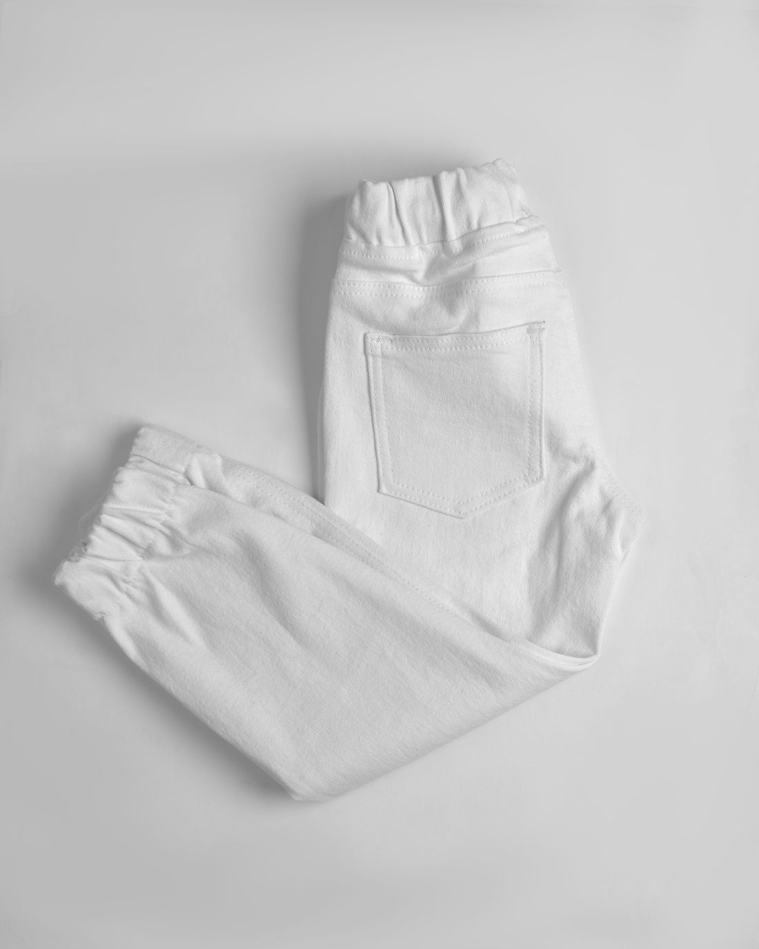 White jogger jeans